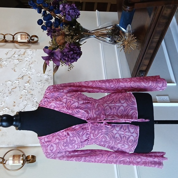 Wild Fable Pink Semi Sheer Geometric Print Long Sleeves Blouse. XS - Picture 10 of 17